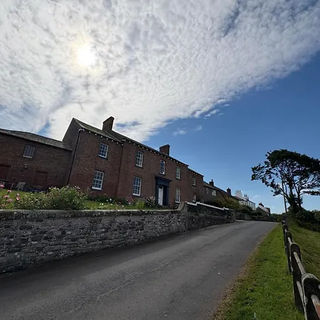 Hillside Farm Hostel *