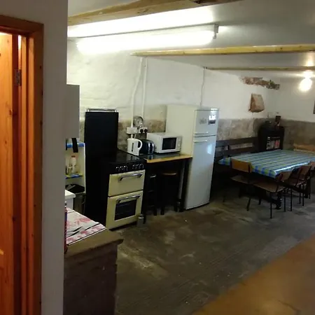 Hillside Farm Hostel *